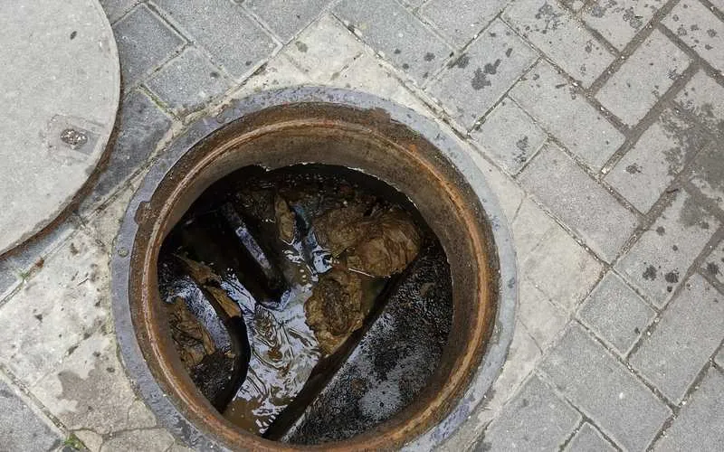 ניקוי שוחות וצינורות
